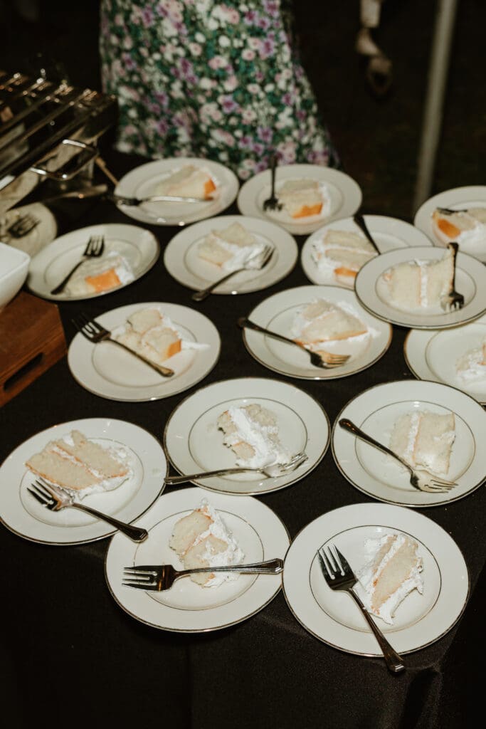 Cake cutting details with direct flash in Austin Texas